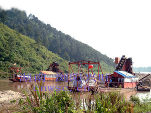 挖鐵砂、挖金兩用船